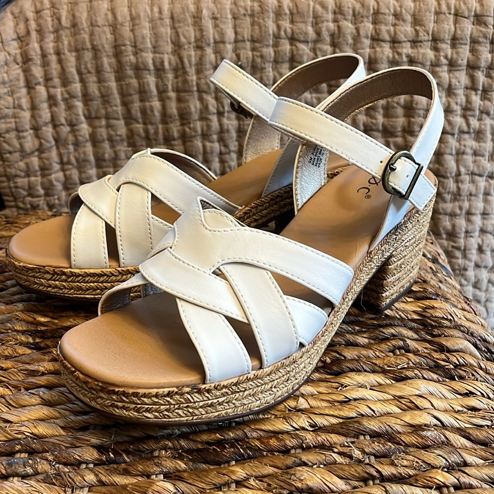 NWOB: boc by Born: Melodie Platform Espadrille Sandals: White: Size 9